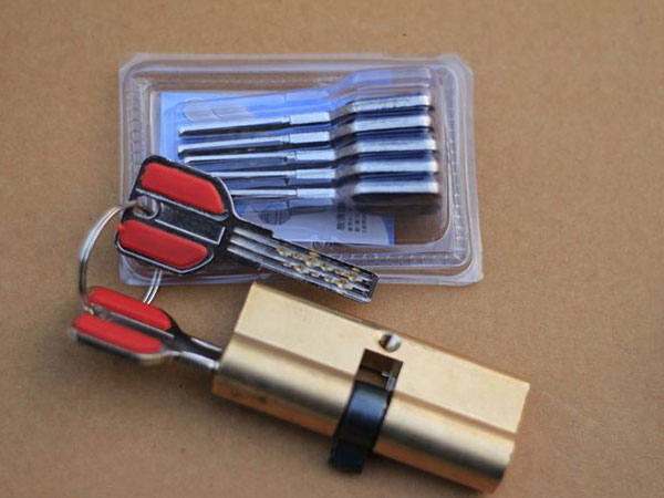 達州換鎖電話（開門鎖安裝指紋鎖）